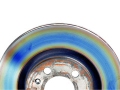 Bremsscheibe mit gefärbter Oberfläche